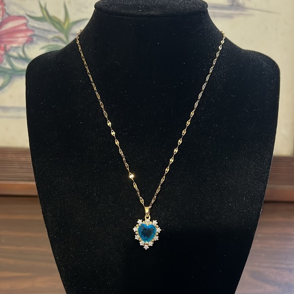 Gold plated stainless steel blue heart necklace - Picture 3 of 4